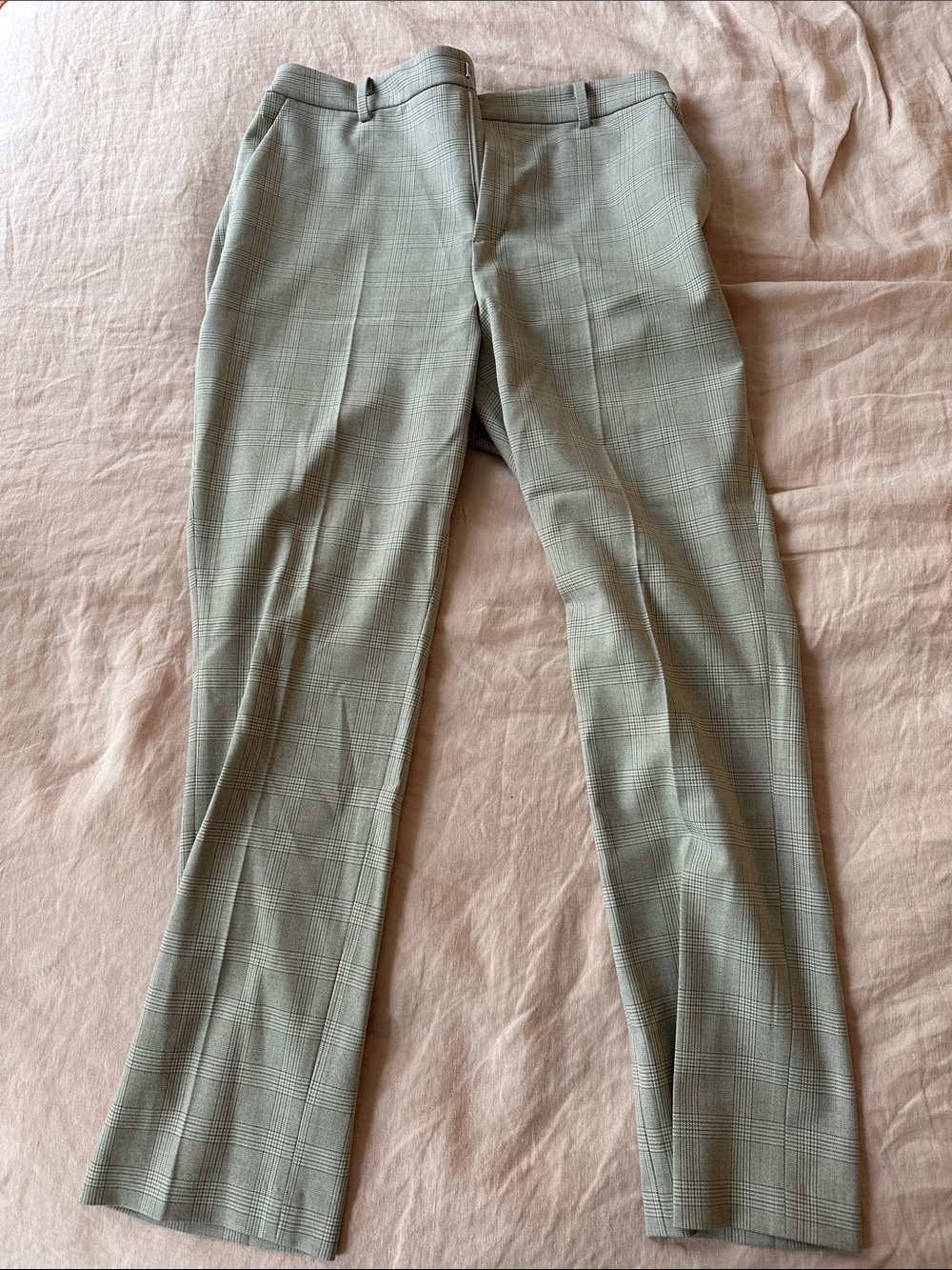 Uniqlo Women’s Tailored Plaid Dress Pants in Light Gray